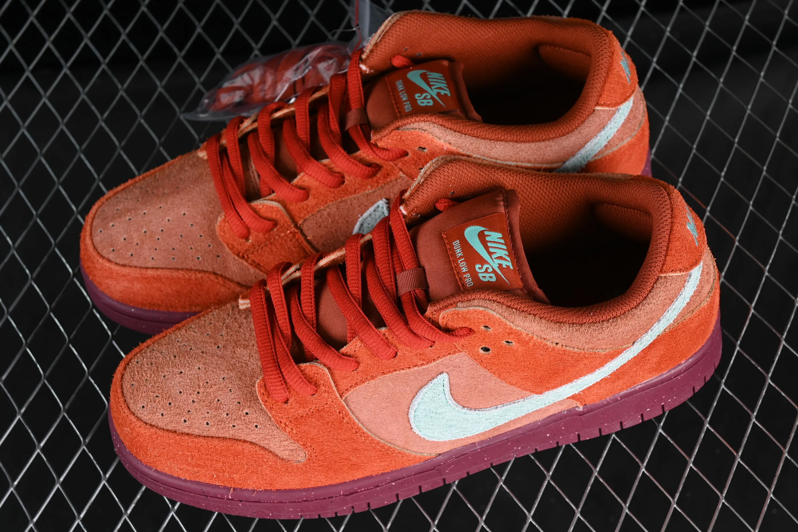 All Categories Nk SB Dunk Series Nk SB Dunk Low Low-top Sneakers Nk SB Dunk Low "Mystic Red" Burgundy Autumn and Winter SB Low-top Casual Sneakers DV5429-601
